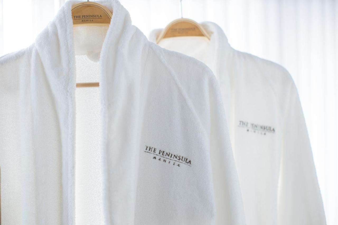 เดอะเพนินซูลา มนิลา Hotel Makati City ภายนอก รูปภาพ The Peninsula Bathrobe