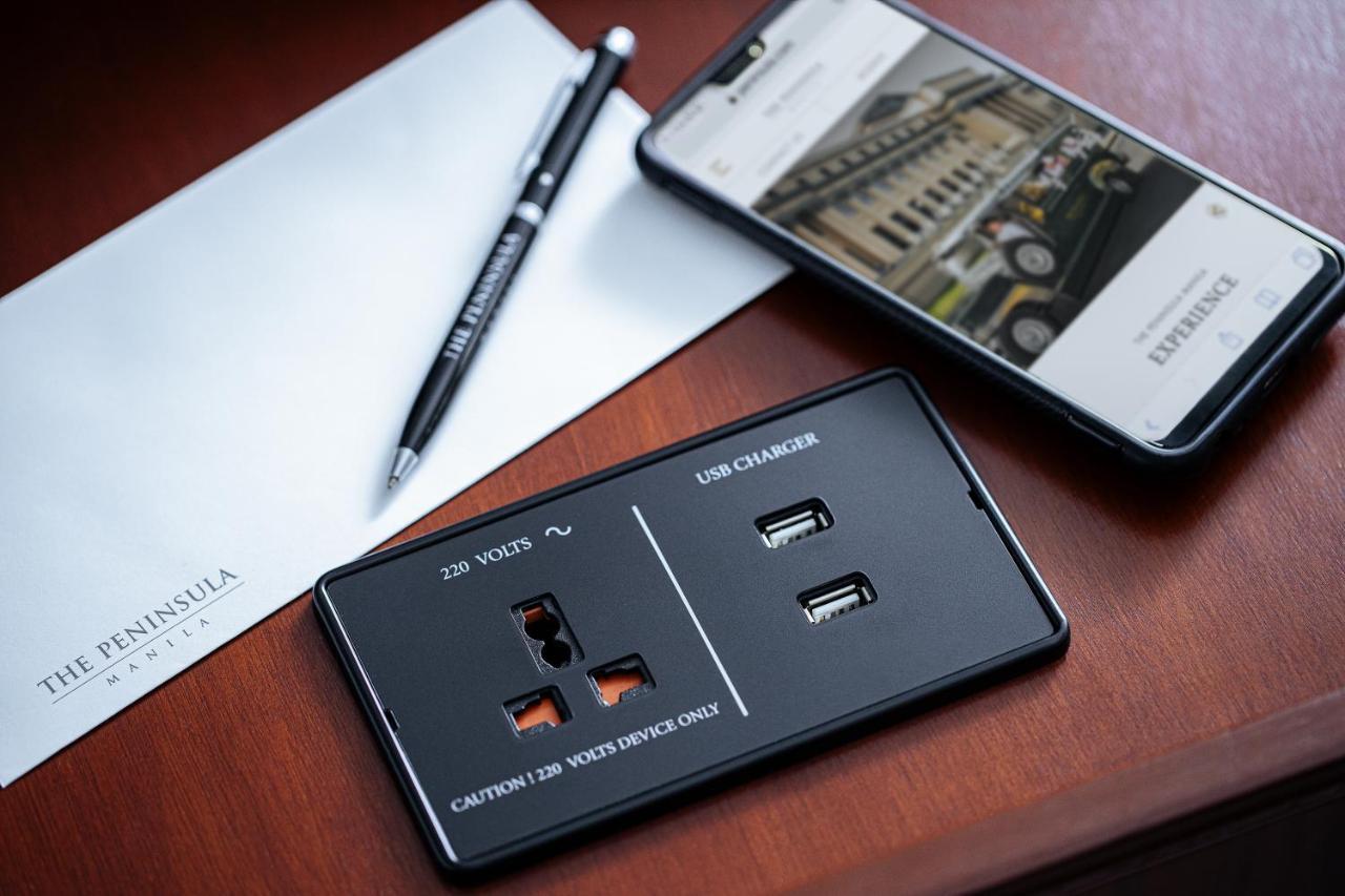 เดอะเพนินซูลา มนิลา Hotel Makati City ภายนอก รูปภาพ A power strip with a USB charger