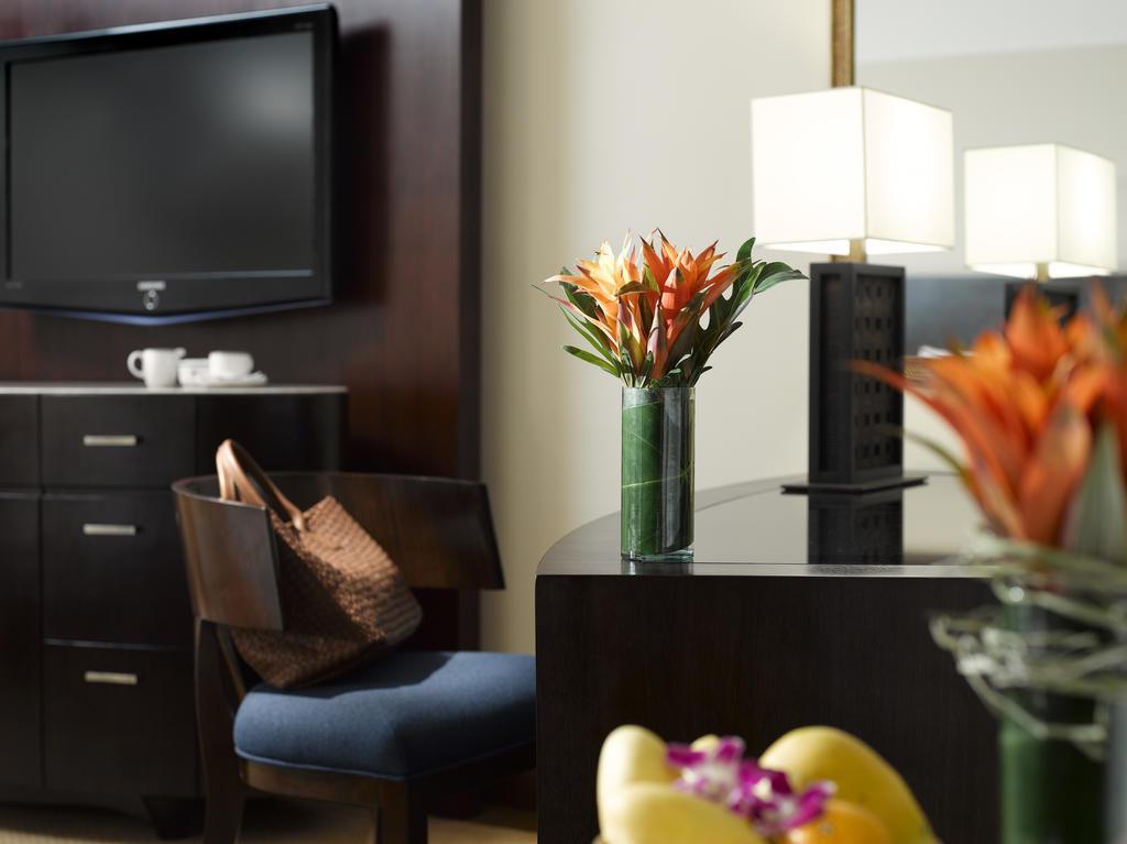 เดอะเพนินซูลา มนิลา Hotel Makati City ภายนอก รูปภาพ A room at the hotel