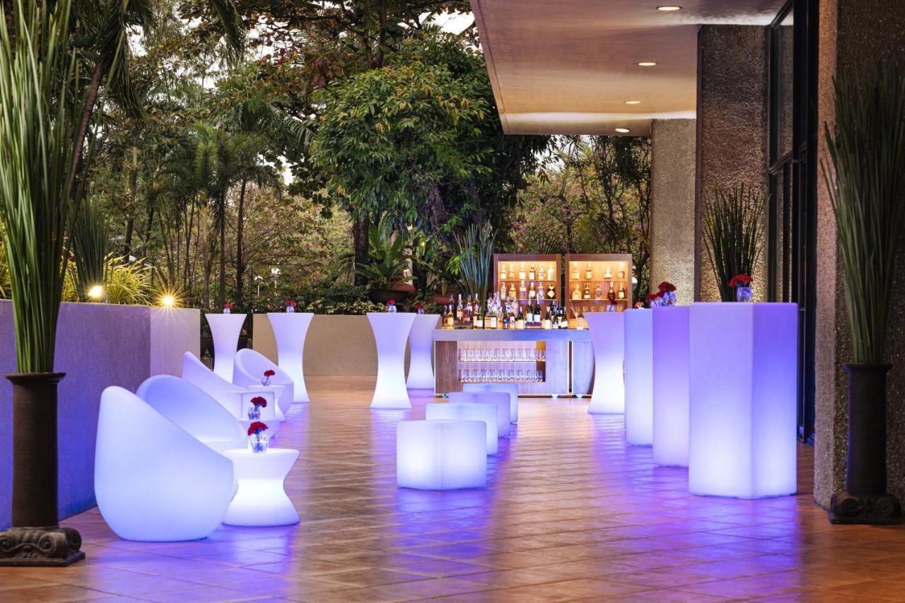 เดอะเพนินซูลา มนิลา Hotel Makati City ภายนอก รูปภาพ The Garden Bar