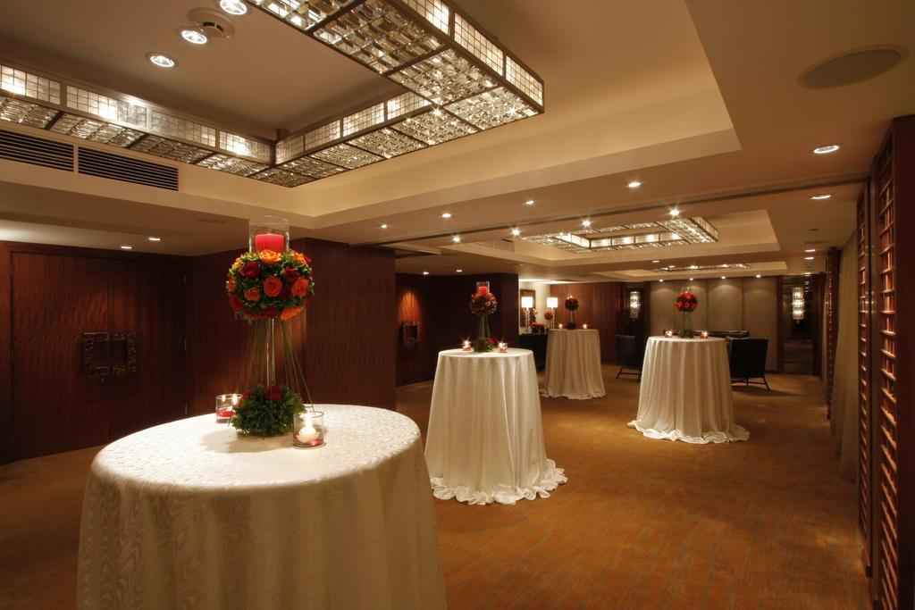 เดอะเพนินซูลา มนิลา Hotel Makati City ภายนอก รูปภาพ A cocktail reception