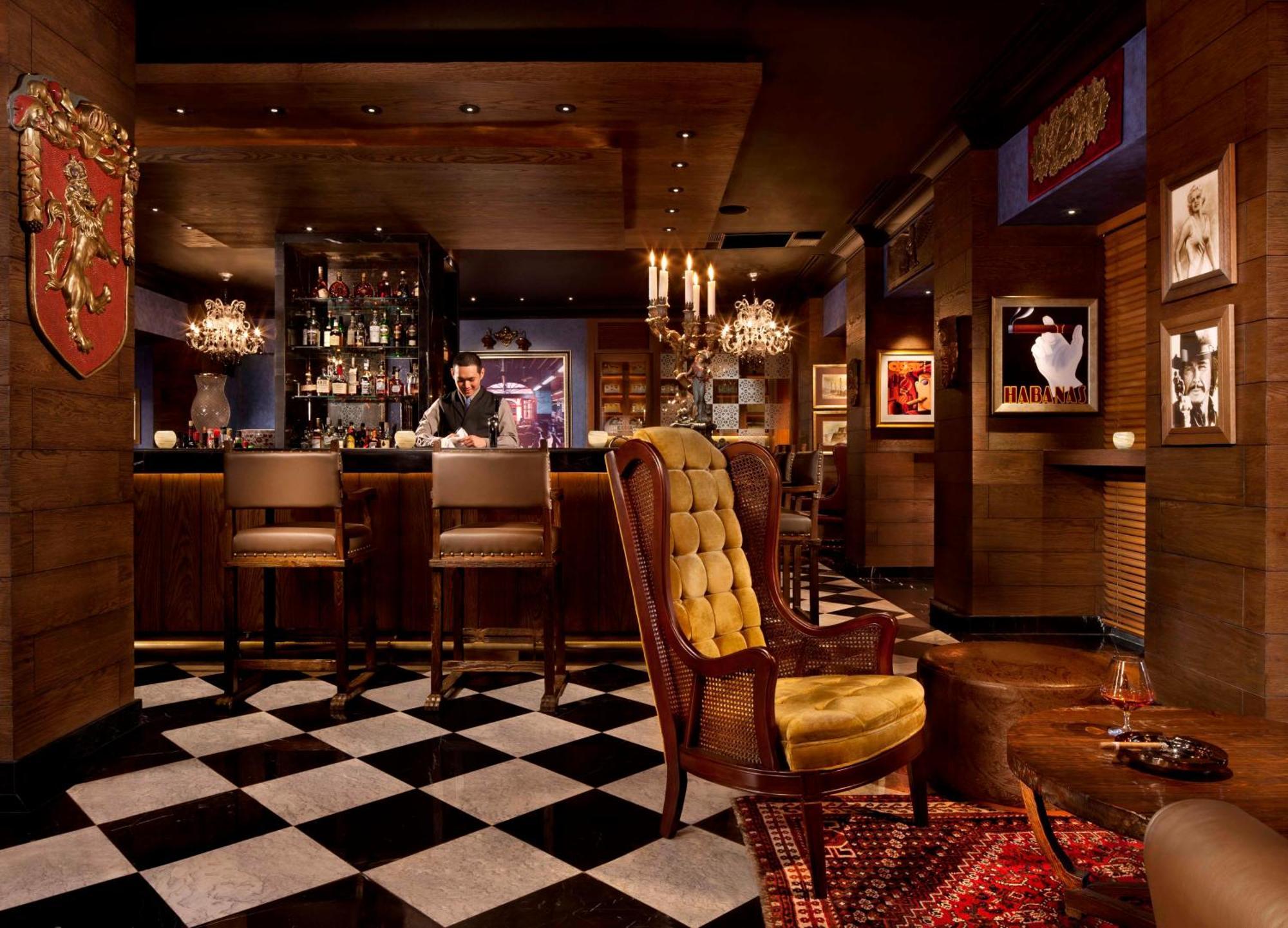 เดอะเพนินซูลา มนิลา Hotel Makati City ร้านอาหาร รูปภาพ The bar at the St Regis