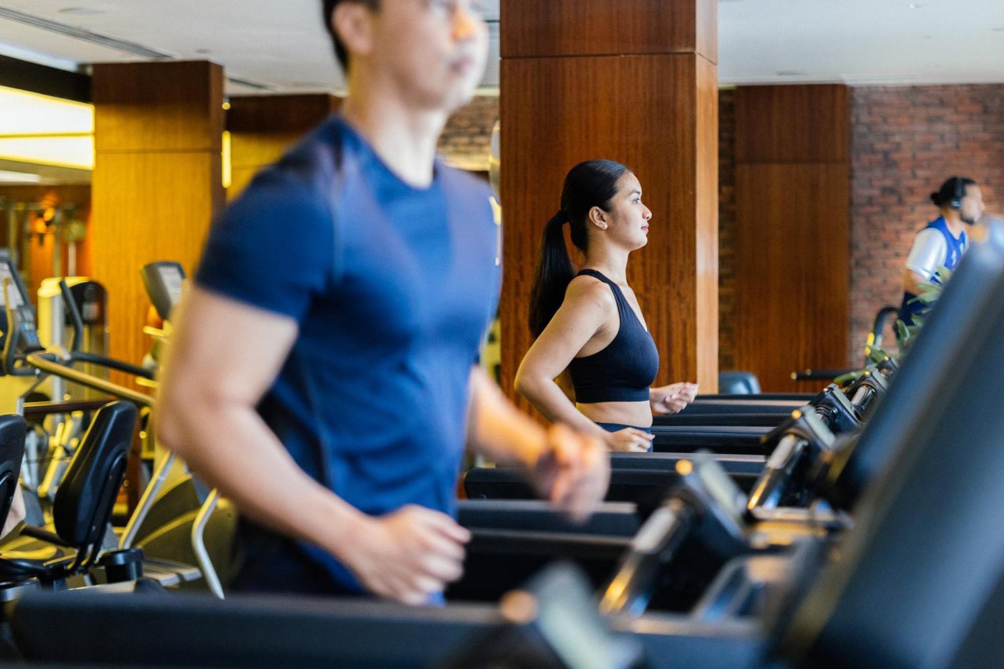 เดอะเพนินซูลา มนิลา Hotel Makati City ภายนอก รูปภาพ The gym at the hotel