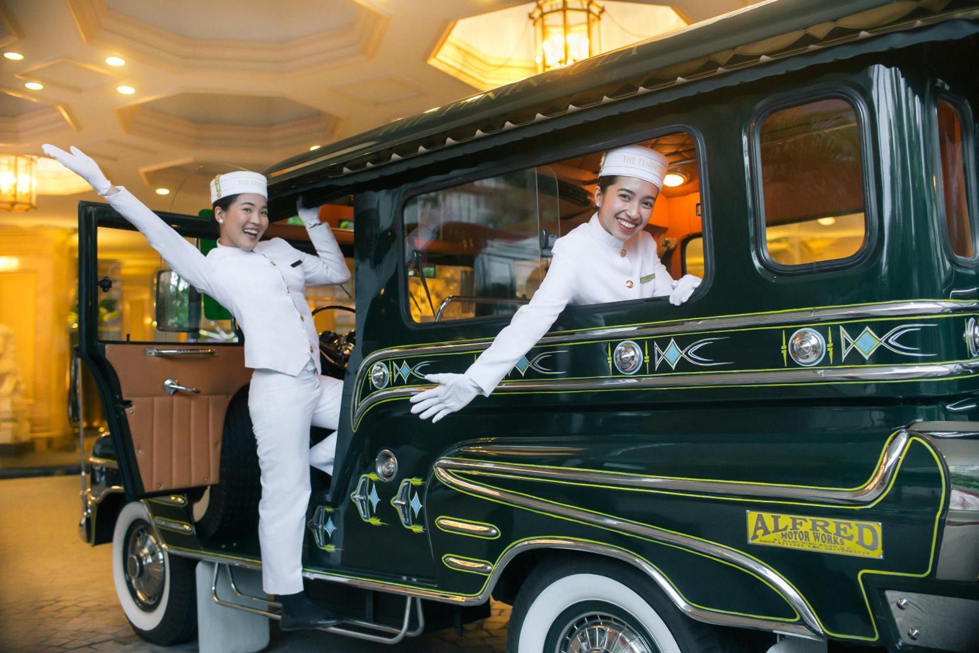 เดอะเพนินซูลา มนิลา Hotel Makati City ภายนอก รูปภาพ A restored kalesa at the Manila Hotel